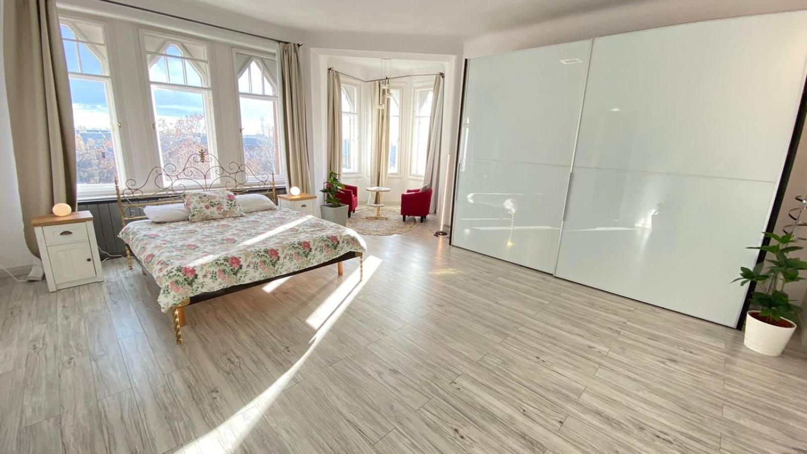 Penthouse In The Castle דירה בודפשט