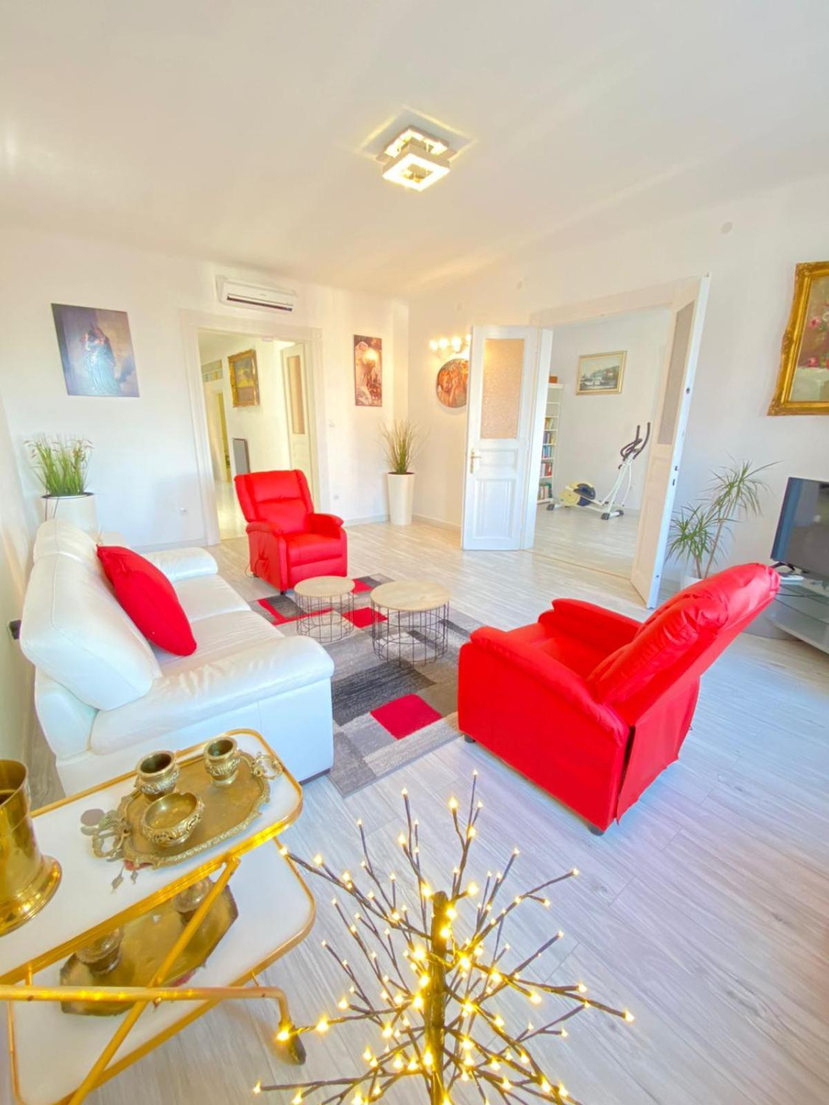 Penthouse In The Castle דירה *