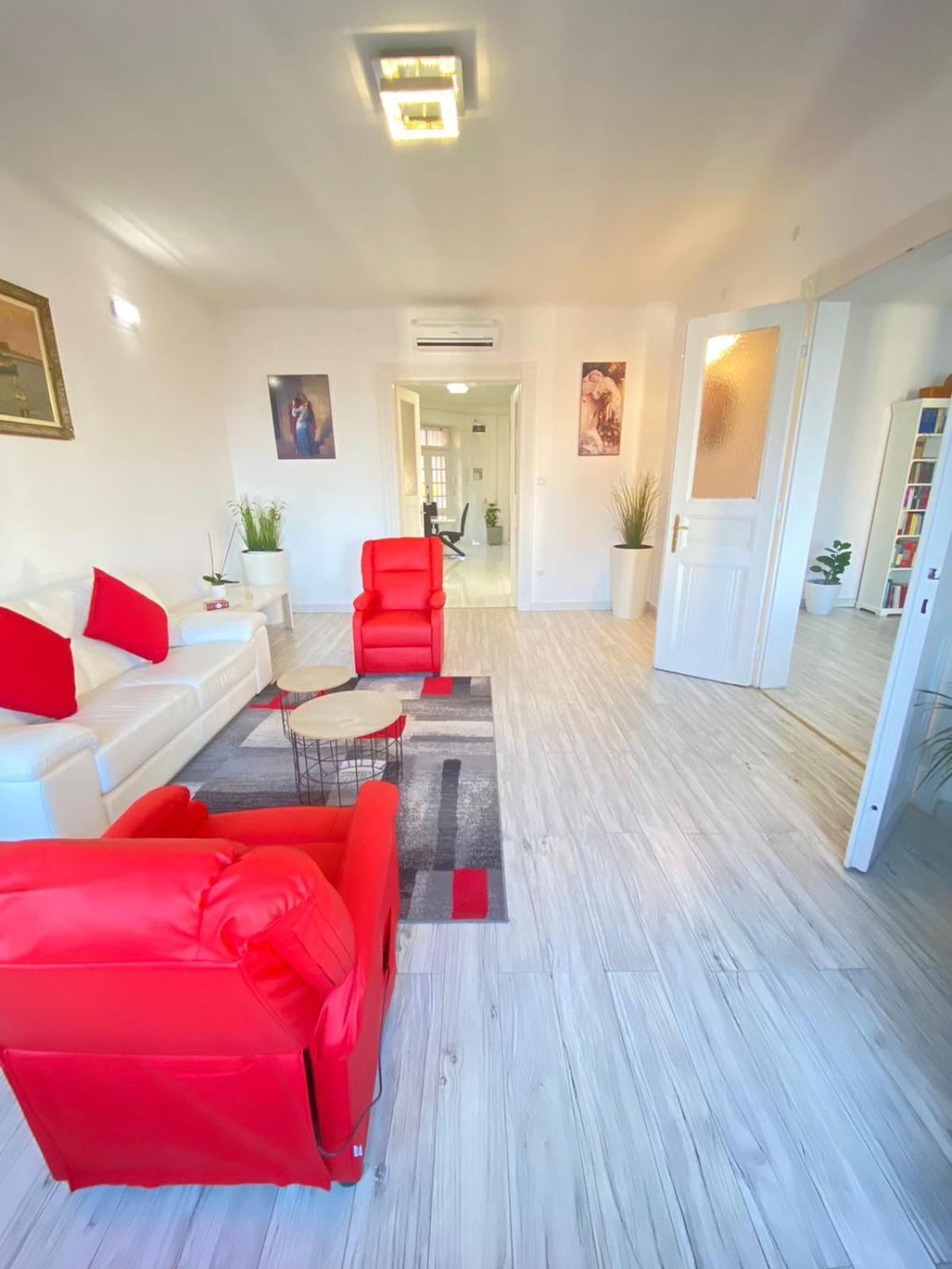 Penthouse In The Castle דירה בודפשט