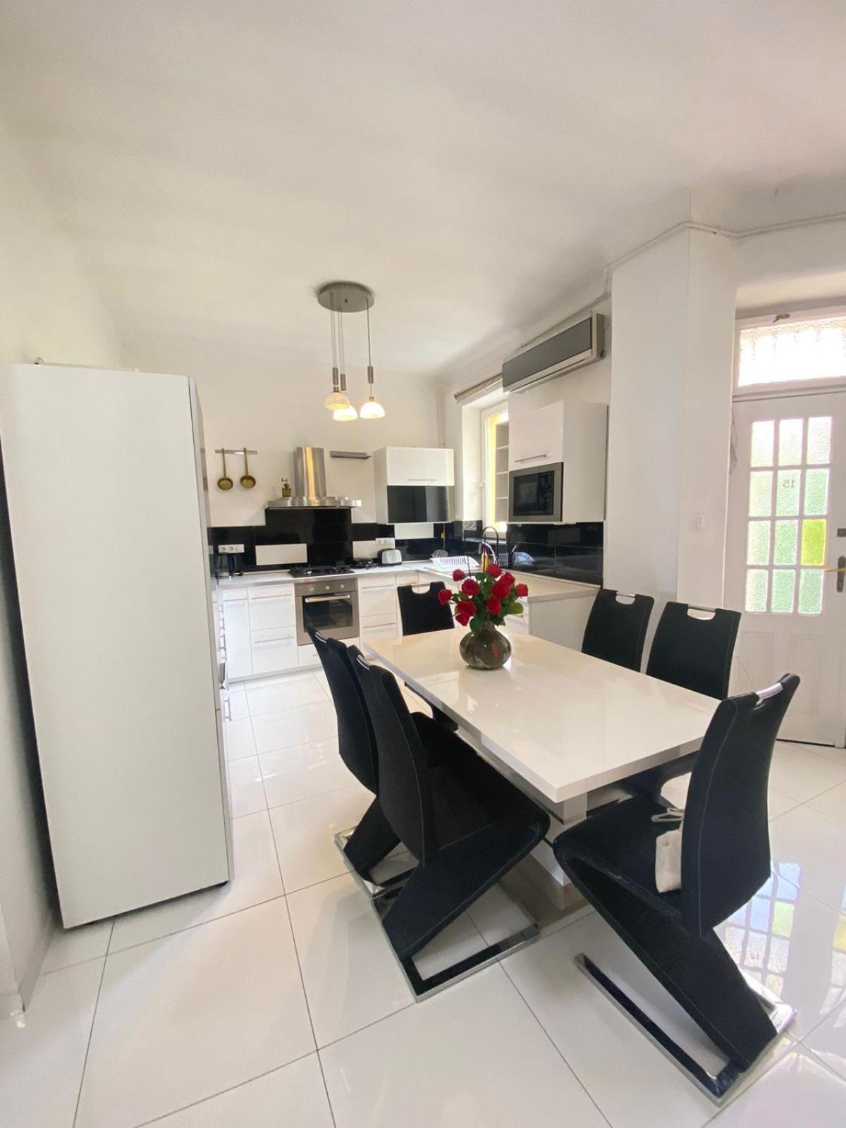 Penthouse In The Castle דירה בודפשט
