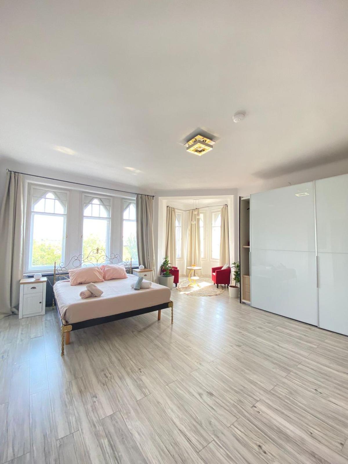 Penthouse In The Castle